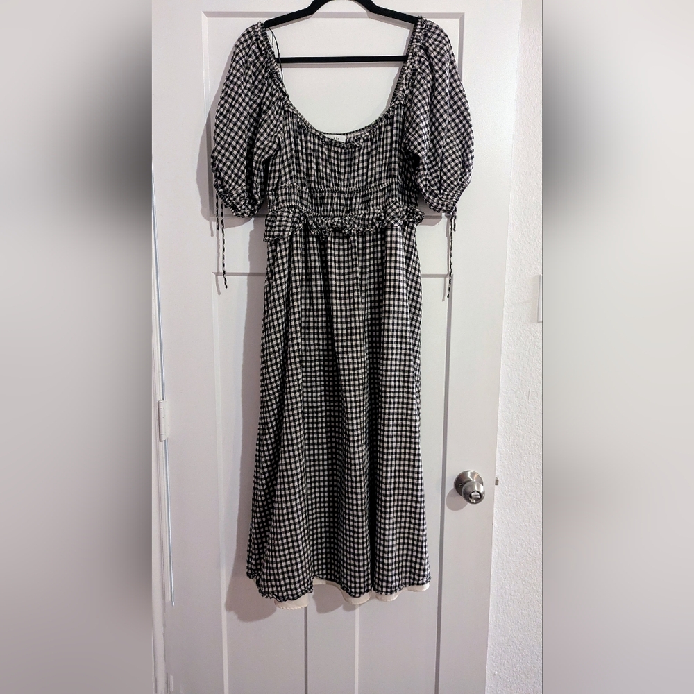 Black and White Gingham Women's Milkmaid Puff Sleeve Dress